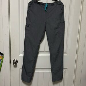 Medium Tall women’s Yola skinny scrub pants